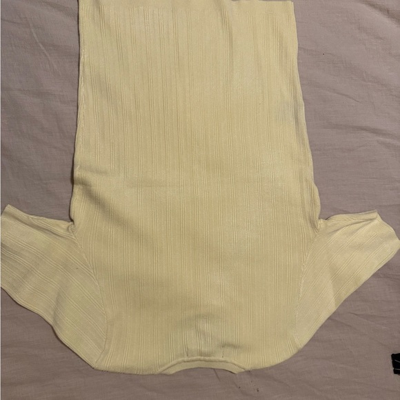 Women’s Pastel Yellow Short Sleeve Ribbed Sweater - Picture 3 of 5